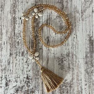 Beige Rondelle Crystal and Butterfly White Howlite Necklace 🦋